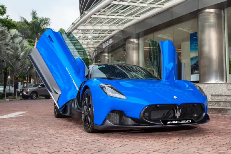 Năm 2022 có lẽ là năm đánh dấu nhiều mẫu siêu xe được nhập chính hãng tại Việt Nam như McLaren Artura, Ferrari 296GTB, Lamborghini Huracan Tecnica và gần đây nhất là Maserati MC20 đời mới. Trước đó, một số doanh nghiệp tư nhân đã mang về 2 chiếc MC20 màu vàng và trắng.