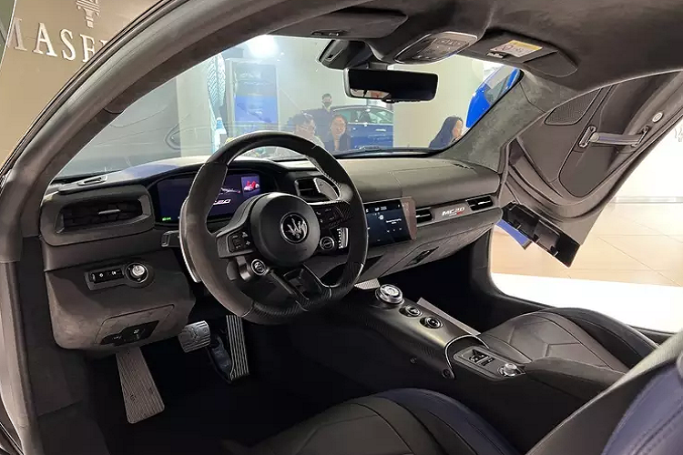 Giờ đây khách hàng có thể tùy biến chiếc Maserati theo sở thích của mình, thậm chí có nhà thiết kế riêng để tùy chỉnh nội thất và ngoại thất của chiếc xe bespoke đặt riêng của họ.