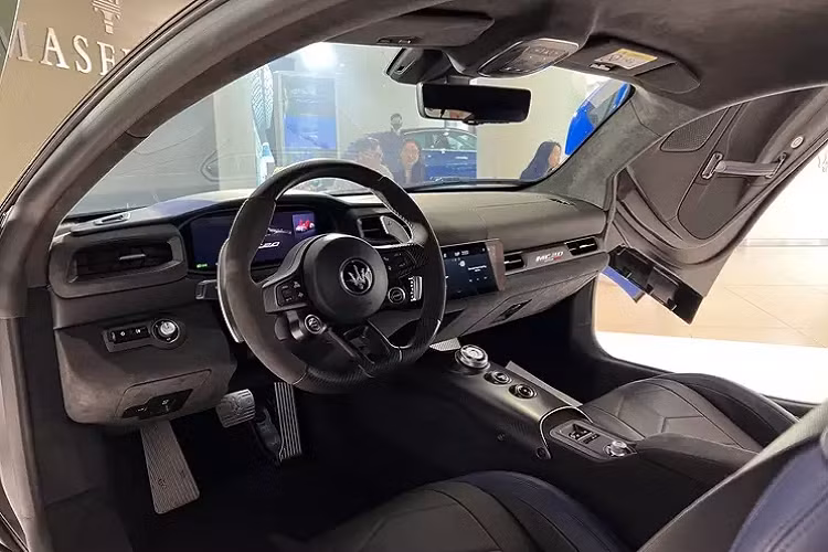 Giờ đây khách hàng có thể tùy biến chiếc Maserati theo sở thích của mình, thậm chí có nhà thiết kế riêng để tùy chỉnh nội thất và ngoại thất của chiếc xe bespoke đặt riêng của họ.