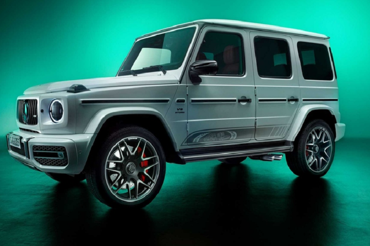 Theo một nguồn tin uy tín, Mercedes-AMG G63 Edition 55 đã nhận đặt cọc và có thể về Việt Nam ngay đầu năm 2023 theo diện nhập khẩu từ Đức. Tuy nhiên giá bán của phiên bản này tại Việt Nam vẫn chưa được công bố. Tại Đức, giá xe Mercedes-AMG G63 Edition 55 bán cao hơn 17.850 Euro (khoảng 450 triệu đồng) so với G63 tiêu chuẩn.