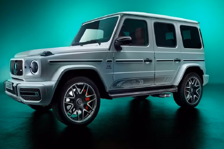 Theo một nguồn tin uy tín, Mercedes-AMG G63 Edition 55 đã nhận đặt cọc và có thể về Việt Nam ngay đầu năm 2023 theo diện nhập khẩu từ Đức. Tuy nhiên giá bán của phiên bản này tại Việt Nam vẫn chưa được công bố. Tại Đức, giá xe Mercedes-AMG G63 Edition 55 bán cao hơn 17.850 Euro (khoảng 450 triệu đồng) so với G63 tiêu chuẩn.