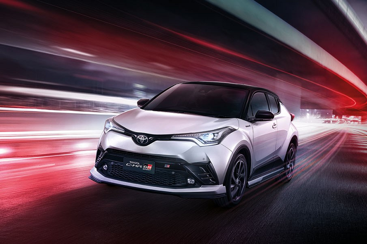 Vào hồi cuối năm 2019, hãng Toyota đã chính thức giới thiệu C-HR phiên bản GR Sport thể thao hơn tại thị trường Nhật Bản. Mãi đến nay, Toyota C-HR GR Sport 2022 mới cập bến Đông Nam Á, cụ thể là Thái Lan.