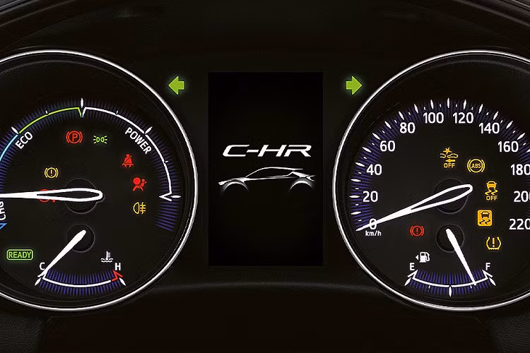 Bên cạnh đó là hệ thống treo độc lập dạng xương đòn kép ở phía sau, vừa cải thiện hiệu suất vận hành vừa tăng độ cân bằng cho xe. 