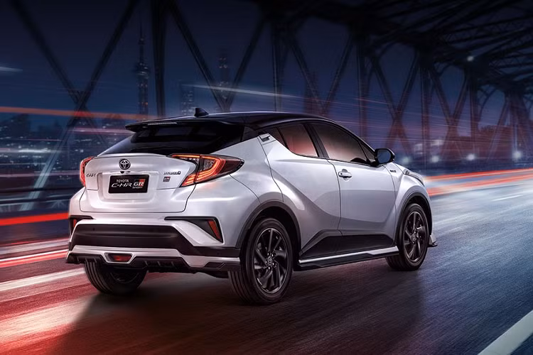 Cuối cùng là hệ thống an toàn không khác gì bản thường. Xe cũng có gói công nghệ an toàn chủ động Toyota Safety Sense với hệ thống kiểm soát hành trình ở mọi dải tốc độ. 