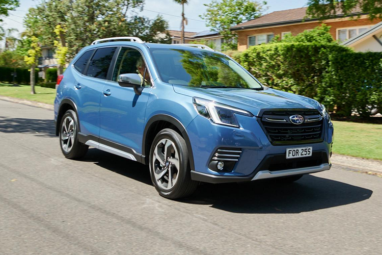 Tại thị trường Việt Nam, mẫu xe SUV Subaru Forester cạnh tranh trực tiếp với các đối thủ như Honda CR-V, Hyundai Tucson, Mazda CX-5, Nissan X-Trail, Kia Sportage