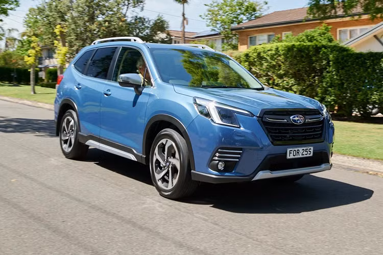 Tại thị trường Việt Nam, mẫu xe SUV Subaru Forester cạnh tranh trực tiếp với các đối thủ như Honda CR-V, Hyundai Tucson, Mazda CX-5, Nissan X-Trail, Kia Sportage