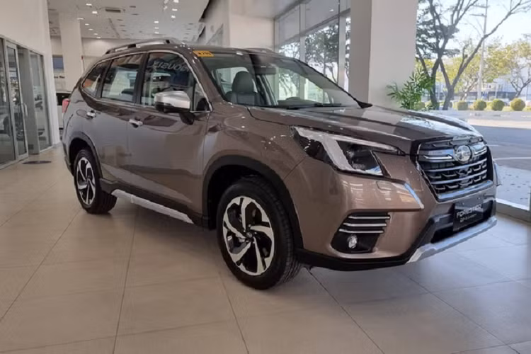 Tại Nhật Bản, Subaru Forester 2023 được trang bị hệ truyền động hybrid e-Boxer 2.0 có công suất 150 mã lực, tích hợp tính năng e-Active Shift Control tiêu chuẩn. Riêng phiên bản Sport sử dụng động cơ 1.8 I4 tăng áp sản sinh công suất 174 mã lực, mô-men xoắn cực đại 300 Nm. Tất cả phiên bản động cơ đều sử dụng hệ dẫn động 4 bánh toàn thời gian Symmetrical AWD.