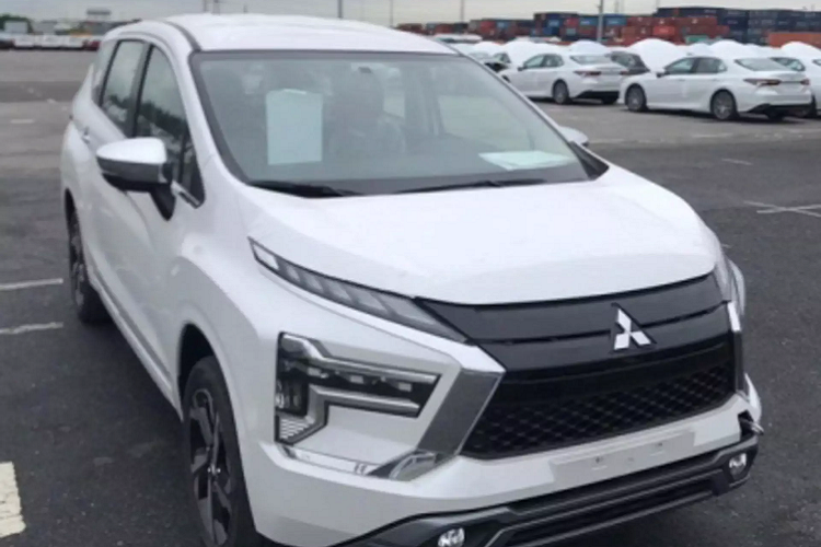 Phân khúc MPV tại Việt Nam giờ đây là cuộc đua của Mitsubishi Xpander và Toyota Veloz. Theo báo cáo VAMA tháng 4/2022 vừa qua, Toyota Việt Nam đã quyết định gộp doanh số bộ đôi MPV vừa ra mắt là Toyota Veloz và Avanza với tổng doanh số 1.336 xe. Trong đó, được biết phần lớn trong số này là của Toyota Veloz. Dù gộp doanh số nhưng Toyota Veloz và Avanza vẫn thua kém doanh số Xpander 316 xe.