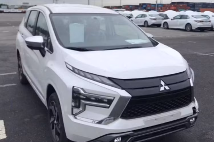 Phân khúc MPV tại Việt Nam giờ đây là cuộc đua của Mitsubishi Xpander và Toyota Veloz. Theo báo cáo VAMA tháng 4/2022 vừa qua, Toyota Việt Nam đã quyết định gộp doanh số bộ đôi MPV vừa ra mắt là Toyota Veloz và Avanza với tổng doanh số 1.336 xe. Trong đó, được biết phần lớn trong số này là của Toyota Veloz. Dù gộp doanh số nhưng Toyota Veloz và Avanza vẫn thua kém doanh số Xpander 316 xe.