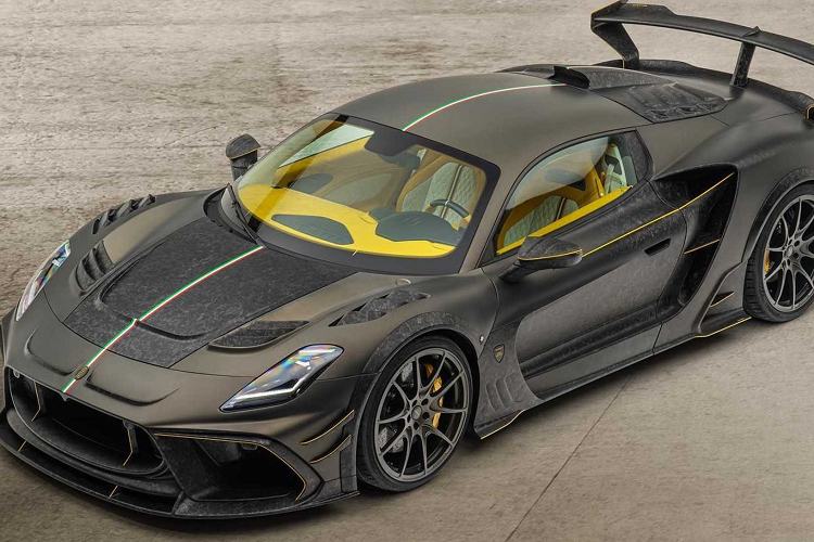 Ghế có các phần màu trắng và một dải màu cờ Ý ở giữa. Ngoài ra xe còn có một số chi tiết màu đen. Mansory trang bị cho mẫu siêu xe MC20 một sức mạnh ấn tượng lên tới 720 mã lực và mô-men xoắn 850 Nm.