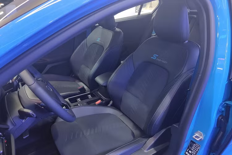 "Trái tim" của Ford Focus 2022 tại thị trường Trung Quốc là động cơ xăng EcoBoost 4 xi-lanh, tăng áp, dung tích 1.5L mới, tạo ra công suất tối đa 177 mã lực và mô-men xoắn cực đại 243 Nm.