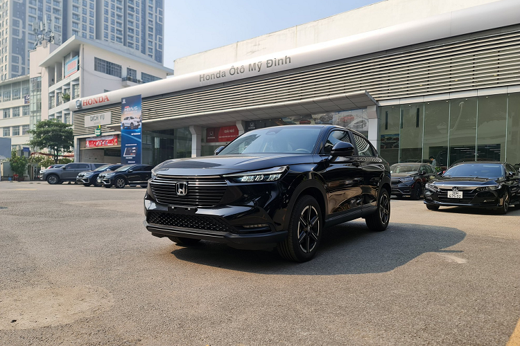 Trên thực tế, Honda HR-V chỉ rẻ hơn Toyota Corolla Cross và Peugeot 2008. Giá cao, cộng với nguồn cung hạn chế vì Honda HR-V được nhập khẩu nguyên chiếc từ Thái Lan, nên mẫu xe này có doanh số chưa thực sự cao.