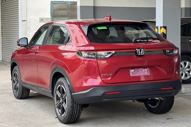 Với bản G rẻ hơn, Honda HR-V hứa hẹn sẽ cải thiện khả năng cạnh tranh trong phân khúc SUV cỡ B vốn rất được ưa chuộng tại Việt Nam. Với những người thường xuyên đi lại trong thành phố, không cần một mẫu xe quá mạnh mẽ mà vẫn đủ tính năng tiện nghi và an toàn, Honda HR-V G chính là một lựa chọn hợp lý.