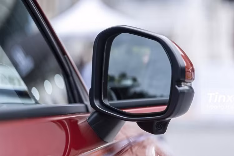 Cũng như bản L, Honda HR-V G không có camera hỗ trợ quan sát làn đường LaneWatch, hệ thống lái tỷ số truyền biến thiên và túi khí rèm hai bên. Những trang bị an toàn này chỉ dành cho bản RS cao cấp nhất. Thay đổi lớn nhất của Honda HR-V G so với 2 bản L và RS chính là động cơ.