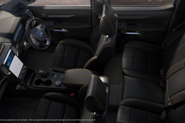 Bên cạnh những tính năng kể trên, hãng còn cung cấp danh sách hơn 150 phụ kiện chính hãng cho Ford Ranger 2022. Tuy nhiên, trang bị tiện nghi của mẫu xe bán tải này tại thị trường châu Âu vẫn chưa được hé lộ. Trong khi đó, ở Úc, xe có màn hình cảm ứng 12 inch nằm dọc, phục vụ hệ thống thông tin giải trí Ford SYNC 4, bảng đồng hồ kỹ thuật số, camera 360 độ với độ phân giải cao và sạc điện thoại thông minh không dây.