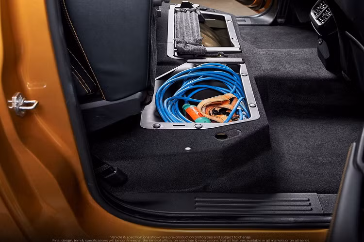 Cuối cùng là động cơ diesel 4 xi-lanh, tăng áp đôi, dung tích 2.0L cũng được bê nguyên từ thế hệ cũ sang.