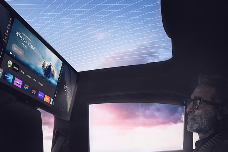 Màn hình 8K của BMW i7 này sẽ được trang bị đầy đủ các ứng dụng giải trí phổ biến hiện nay, như: Amazon Prime Video, Twitch, Red Bull, Tubi, Amazon Music và cả một vài ứng dụng đọc tin tức.