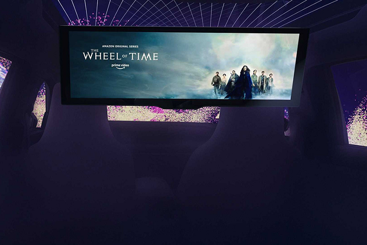 Đặc biệt, hệ thống trên xe cho phép tăng cường sức mạnh tức thời lên tới 610 mã lực, đi kèm tới 1.100 Nm mô-men xoắn khi vận hành ở chế độ thể thao. Đồng thời, khả năng di chuyển của xe sẽ rơi vào khoảng 490km theo tiêu chuẩn Mỹ EPA hoặc 580 - 610 km theo cách tính toán tiêu chuẩn toàn cầu WTLP.