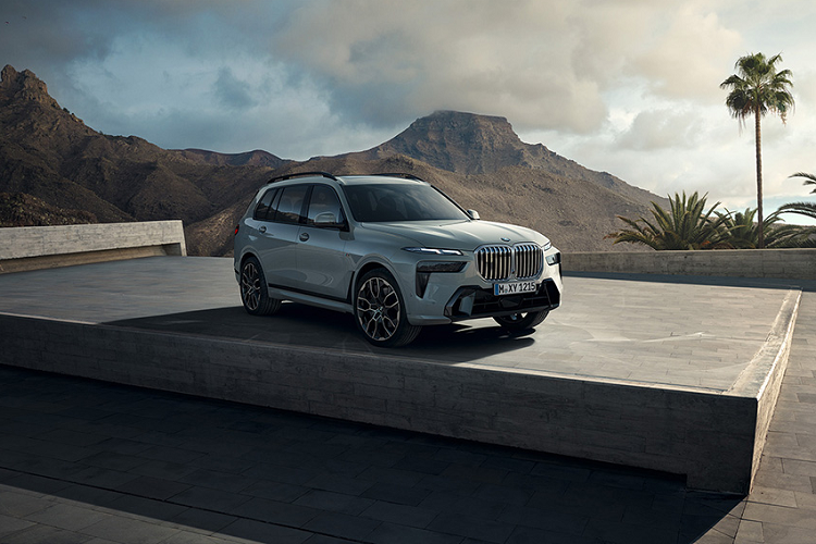 Đại diện hãng vẫn chưa chính thức xác nhận cấu hình sức mạnh của BMW i7 điện hoàn toàn mới, nhưng nhiều nguồn tin cho rằng mẫu sedan fullsize thuần điện này sẽ chia sẻ chung với BMW iX M60 khối động cơ điện có công suất 600 mã lực ở chế độ thông thường.