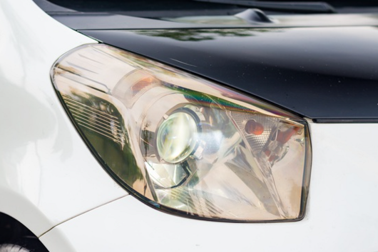 Tại Việt Nam, xe được nhập khẩu từ châu Âu thông qua các đại lý tư nhân trong giai đoạn năm 2009-2013, giá xe Toyota iQ khi mới về Việt Nam từng được chào bán khoảng 1,5 tỷ đồng.