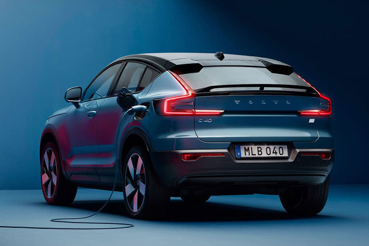 Mẫu xe điện cỡ nhỏ chia sẻ chung hệ truyền động P8 AWD với XC40 Recharge, bao gồm hai mô-tơ điện đặt ở trục trước/sau cho tổng công suất 402 mã lực và momen xoắn cực đại 660 Nm. 