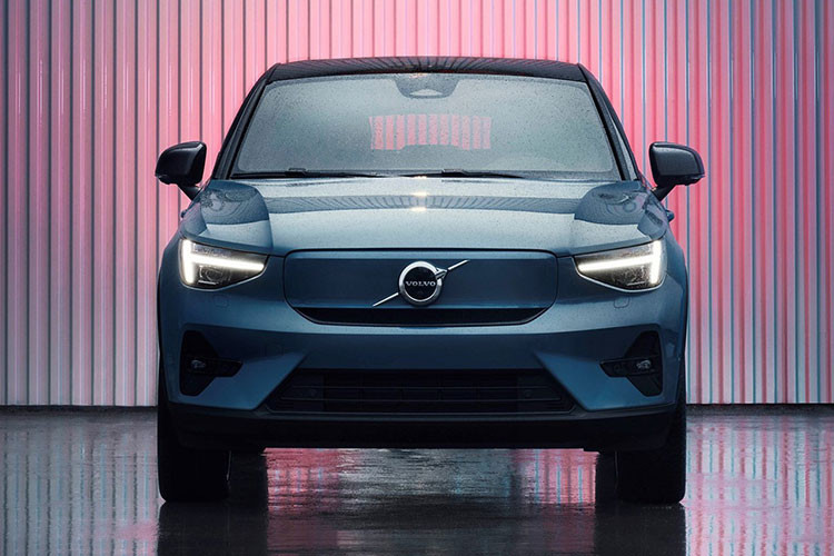 Sức mạnh này cho phép chiếc xe tăng tốc từ 0 - 100 km/h trong 4,7 giây, đạt tốc độ tối đa 180 km/h. Cung cấp năng lượng cho các mô-tơ điện là bộ pin lithium-ion 78 kWh cho phạm vi hoạt động 420 km theo chu kỳ thử nghiệm WLTP của châu Âu. 