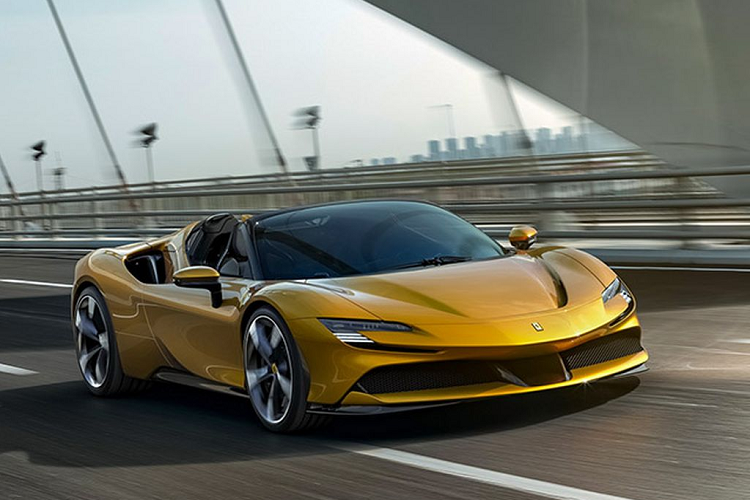 Tới năm nay khi bước sang tuổi 41, Ibrahimovic đã tiết lộ món quà mà anh tự dành tặng cho bản thân là hai chiếc siêu xe của nhà Ferrari, gồm Daytona SP3 và 812 Competizione A.