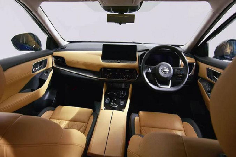 Bên trong xe là cụm đồng hồ kỹ thuật số 12,3 inch với hai chế độ hiển thị, màn hình cảm ứng 12,3 inch cho thông tin giải trí và màn hình hiển thị head-up 10,8 inch.