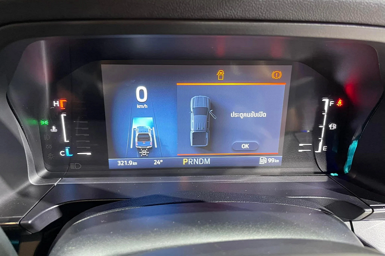 Sức mạnh được truyền xuống 4 bánh (4x4), thông qua hộp số tự động 10 cấp. Xe đi kèm với 6 chế độ lái khác nhau thích hợp cho từng loại địa hình