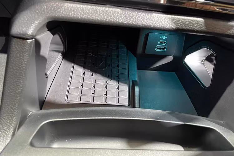 Nhìn chung, Ford Ranger Wildtrak 2.0L Bi-Turbo 4x4 10AT này hứa hẹn sẽ là tiếp tục thu hút được khách hàng với nhu cầu mua bán tải để phục vụ cho gia đình. Nếu tiếp tục duy trì lắp ráp trong nước, phiên bản này sẽ được trang bị không thua gì thị trường Thái Lan.