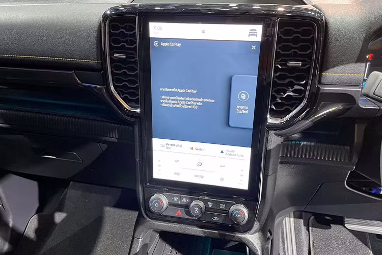 Ford Ranger 2022 thế hệ mới sẽ sớm được giới thiệu tại thị trường Việt, thời gian ra mắt dự kiến tháng 8 năm nay. Sau khi được bán ra, Ranger 2022 sẽ tiếp tục là mẫu bán tải ăn khách trên thị trường với thế mạnh nằm ở tên tuổi lớn, lắp ráp trong nước chủ động về nguồn cung, thiết kế hầm hố hấp dẫn và trang bị nhiều “đồ chơi” trong phân khúc.