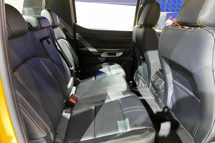 Ford Ranger 2022 phiên bản Wildtrak 2.0L Bi-Turbo 4x4 10AT cao cấp nhất sử dụng động cơ dầu 4cyl thẳng hàng, dung tích 2.0L tăng áp kép (Biturbo) công nghệ EcoBlue cho công suất tối đa 210 mã lực tại 3.750 vòng/phút và mô-men xoắn cực đại 500 Nm tại dải vòng tua từ 1.750 - 2.000 vòng/phút.