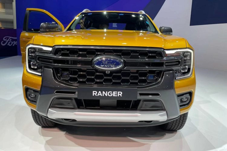 Được biết, hiện tại Ford Ranger thế hệ mới đã chạy thử tại Việt Nam, và đang hoàn tất những công đoạn cuối cùng trước khi ra mắt tại thị trường Việt. Tại Thái Lan, Ford Ranger bản Wildtrak 2022 được bán ra tổng cộng 4 phiên bản khác nhau, trong đó bao gồm phiên bản Wildtrak 2.0L Turbo 4x2 tăng áp đơn số sàn và số tự động 6 cấp.