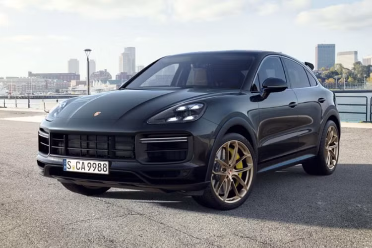 Được biết, chiếc Porsche Cayenne Turbo GT tại Việt Nam là của khách hàng đặt trước, xe sẽ sớm được bàn giao cho chủ nhân trong thời gian tới. Ngoài ra, cũng đã có nhiều vị khách khác đã chốt mua, chỉ chờ đại lý đưa thêm xe về.