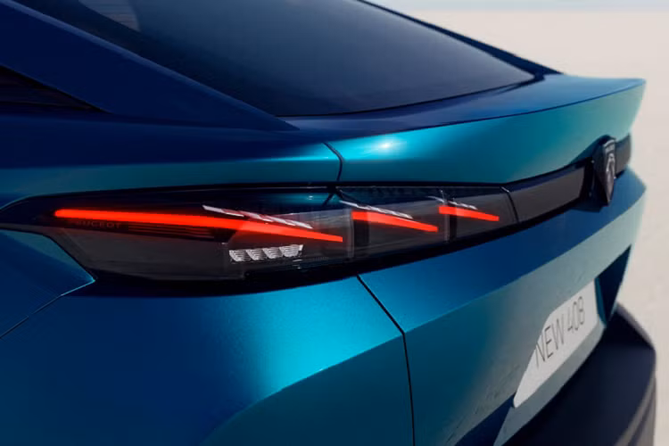 Xe cùng cũng được trang bị một loạt các trang bị an toàn chủ động như: Kiểm soát hành trình thích ứng với chức năng Stop and Go, hỗ trợ đỗ xe với camera toàn cảnh 360 độ và tính năng hỗ trợ quan sát ban đêm Night Vision. Và sau thời điểm ra mắt vài tháng, Peugeot sẽ bổ sung gói tùy chọn Drive Assist 2.0 dành cho 408. Theo đó, mẫu CUV Coupe của Peugeot sẽ có thêm tính năng chuyển làn bán tự động khi người lái bật đèn báo rẽ.