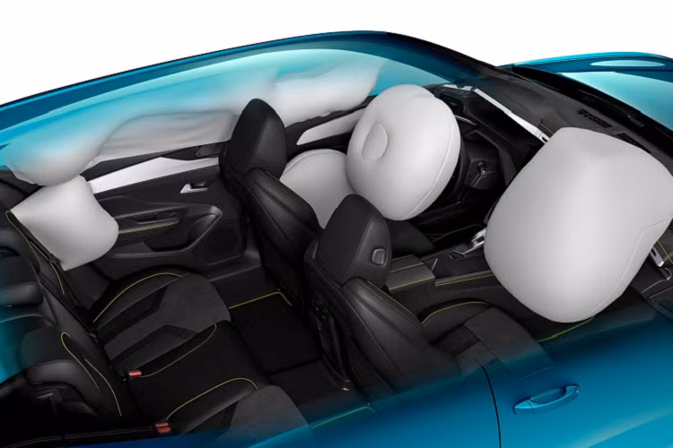 Peugeot 408 2023 tiêu chuẩn sẽ được trang bị động cơ xăng 1.2L PureTech 3 xi lanh thẳng hàng cho công suất 128 mã lực, dẫn động cầu trước và kết hợp hộp số tự động 8 cấp. Peugeot không cung cấp thông tin vận hành của động cơ này nhưng với cấu hình tương tự Citroen C5 X tăng tốc từ 0–100 km/h trong 10,4 giây. Nếu phiên bản này chưa thỏa mãn các tín đồ tốc độ thì các phiên bản PHEV sẽ đáp ứng được điều đó.