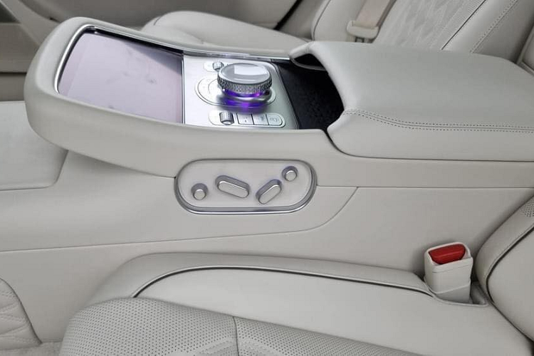 Để đảm bảo an toàn cho người dùng, mẫu sedan hạng sang này được trang bị hệ thống hỗ trợ lái xe trên cao tốc Highway Driving Assist 2 và hệ thống kiểm soát hành trình thông minh như cũ. Đáng tiếc là xe hiện chưa có hệ thống hỗ trợ lái xe tự động cấp độ 3.