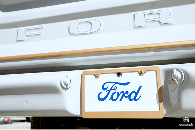 Mặc dù, chiếc bán tải điện trong video là một dự án độc nhất vô nhị, nhưng những người bình thường cũng có thể làm nên một chiếc tương tự của riêng mình nếu muốn. “Edmund Cars” nói rằng mỗi mô tơ điện của xe có giá 4.095 USD (tương đương 93 triệu đồng), do vậy một cặp mô tơ điện sẽ có giá tương đương một động cơ crate V8 hiệu suất cao truyền thống.