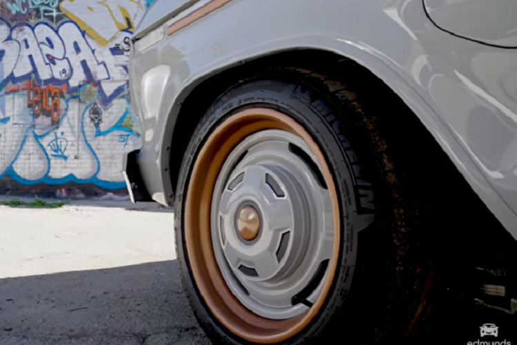 Dù sao đi nữa, chúng ta sẽ thấy ngày một nhiều những chiếc xe cổ điển chuyển đổi thành xe điện Ford F-100 Eluminator trong tương lai gần, và cũng sẽ có ngày một nhiều người độ xe sử dụng mô tơ điện mới kiểu đóng thùng (crate) như của Ford trong dự án của họ.