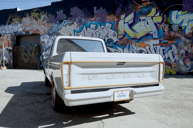 Về cơ bản, mọi người có thể nghĩ nó là một chiếc Mustang Mach-E GT Performance “cải trang” làm một chiếc bán tải Ford F-Series 45 tuổi. Giờ đây, kênh YouTube “Edmund Cars” đã có cơ hội ngồi sau tay lái chiếc xe đặc biệt này để xem nó rốt cuộc chạy ra làm sao.