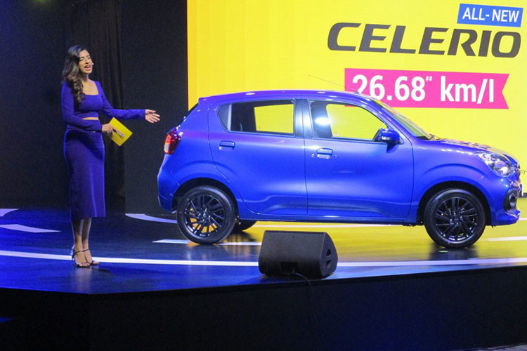 Suzuki Celerio 2022 có kích thước lớn hơn so với bản cũ. Cụ thể, xe có chiều dài là 3.695 mm, rộng 1.655 mm, cao 1.555 mm và chiều dài cơ sở 2.435 mm. Xe rộng hơn phiên bản tiền nhiệm 55 mm, thấp hơn 5 mm, chiều dài cơ sở dài hơn 10 mm và khoảng sáng gầm tăng từ 165 mm lên 170 mm. Dung tích cốp xe là 313 lít, nhiều hơn 78 lít so với trước.