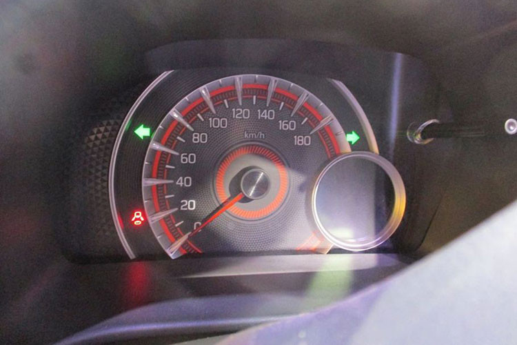 Các trang bị an toàn trên Suzuki Celerio 2022 bao gồm: 2 túi khí phía trước, phanh ABS, phân bổ lực phanh điện tử EBD, cảm biến hỗ trợ đỗ xe phía sau, hỗ trợ leo dốc, khóa cửa tự động khi xe vận hành ở tốc độ cao,…