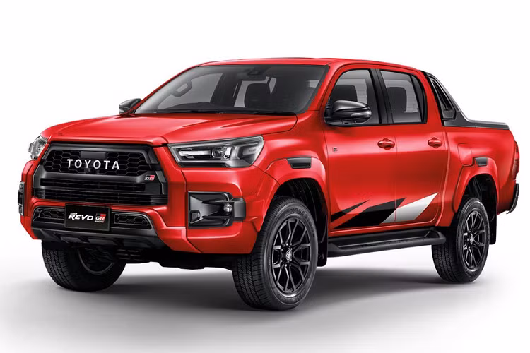 Bên ngoài, mẫu xe bán tải Toyota Hilux GR Sport 2022 ở thị trường châu Âu được trang bị lưới tản nhiệt hình lục giác cỡ lớn, đi kèm mắt lưới hình tổ ong. Lưới tản nhiệt được chia thành 2 tầng nhờ nẹp ở giữa, tích hợp tem chữ nổi "Toyota" và logo "GR". Lưới tản nhiệt này được bao quanh bằng viền màu đen bóng.
