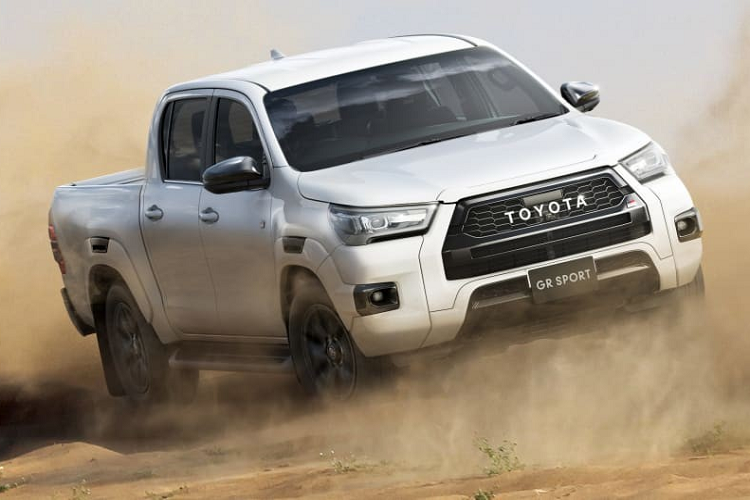 Theo hãng Toyota, Hilux GR Sport 2022 được thiết kế với cảm hứng từ mẫu xe đua GR DKR Hilux T1+ ra mắt vào hồi tháng 9/2021. Nhờ đó, mẫu xe bán tải này sở hữu thiết kế và hệ thống treo nâng cấp so với Toyota Hilux tiêu chuẩn. Đồng thời, xe có thiết kế không giống Toyota Hilux GR Sport 2022 ở Nhật Bản và Thái Lan dù trùng tên.