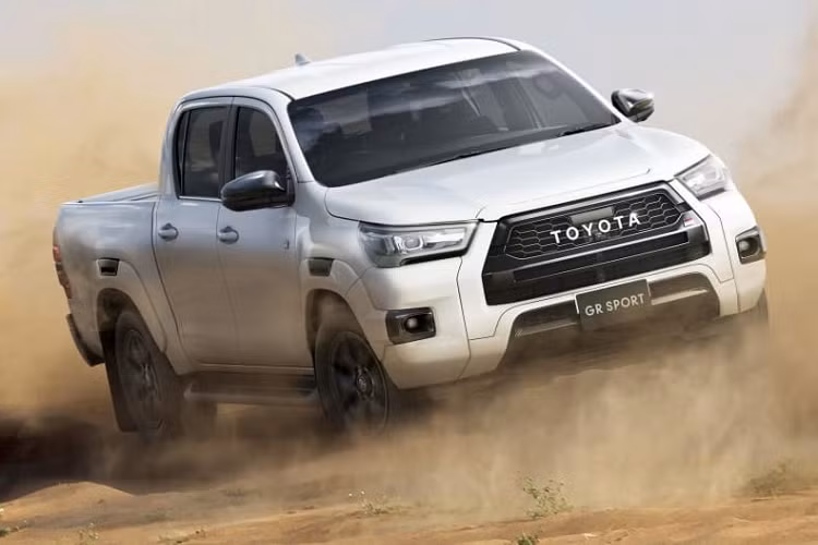 Theo hãng Toyota, Hilux GR Sport 2022 được thiết kế với cảm hứng từ mẫu xe đua GR DKR Hilux T1+ ra mắt vào hồi tháng 9/2021. Nhờ đó, mẫu xe bán tải này sở hữu thiết kế và hệ thống treo nâng cấp so với Toyota Hilux tiêu chuẩn. Đồng thời, xe có thiết kế không giống Toyota Hilux GR Sport 2022 ở Nhật Bản và Thái Lan dù trùng tên.