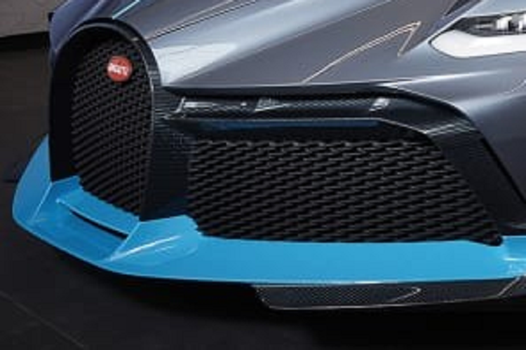 Không ai nghĩ với mức thuế siêu xe Bugatti Mistral Roadster đắt đỏ nhất thế giới, các nhà giàu ở đất nước Malaysia dám mua siêu phẩm Bugatti Mistral Roadster có giá từ 118 tỷ đồng, chưa bao gồm tùy chọn thêm, chi phí vận chuyển về đất nước này và tất nhiên là cả các loại thuế có thể khiến giá xe tăng vọt trên 600 tỷ đồng.