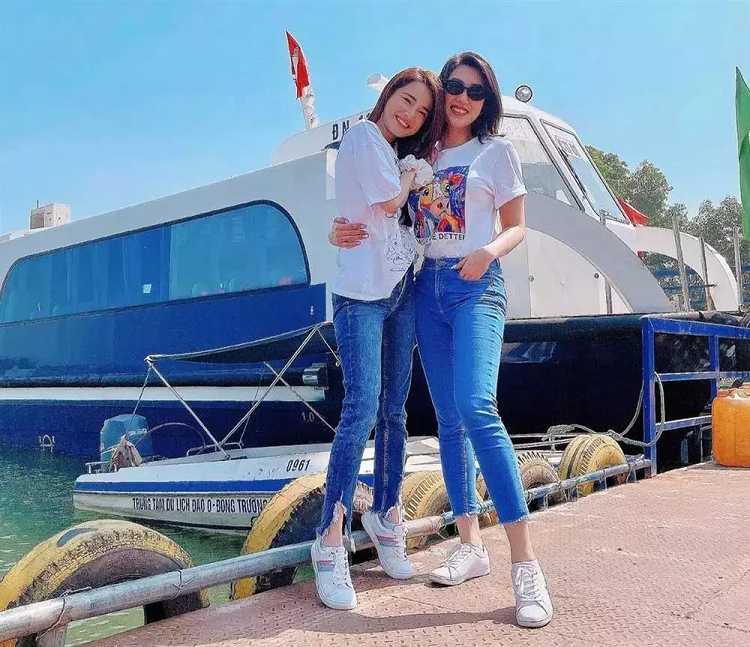 Thuy Tien kho so kieng chan khi dung canh Miss World 2021-Hinh-6