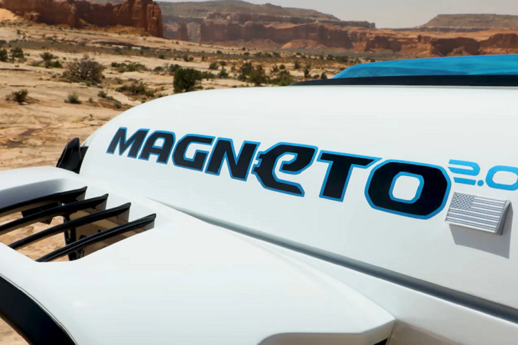 Một yếu tố quan trọng khác được giữ lại từ chiếc xe năm ngoái là hộp số sàn 6 cấp, mặc dù tỷ số truyền đầu tiên trong hộp số sàn đã được thay đổi từ 5,13 thành 3,36. Kết hợp với hộp phân phối Rock-Trac của Jeep Wrangler Rubicon, Magneto 2.0 được giới thiệu là có bản lĩnh leo địa hình đá “vô đối” với khả năng phân phối lực mô-men xoắn theo yêu cầu tức thì.