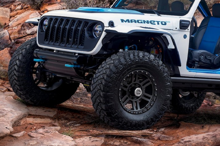 Giờ đây, hãng xe Mỹ đã đưa mọi thứ lên một tầm cao mới với xe điện Jeep Wrangler Magneto 2.0 Concept, được mô tả như một mẫu xe địa hình tuyệt vời được thiết kế để đưa người lái và hành khách tới mọi nơi.