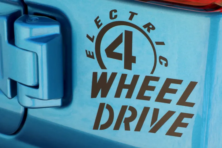 Về khía cạnh kiểu dáng, Jeep Wrangler Magneto 2.0 địa hình mang đến những tấm cản va nhẹ độ riêng, vòm bánh xe bằng sợi carbon, màu sơn Surf Blue, cột B bằng sợi carbon, nóc xe kiểu “bikini”, và nắp capô xe bằng sợi carbon với cửa sổ trong suốt màu xanh lam, cung cấp cái nhìn thoáng qua về nguồn điện bên dưới